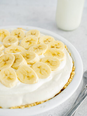 Vegan banana cream pie topped with banana slices