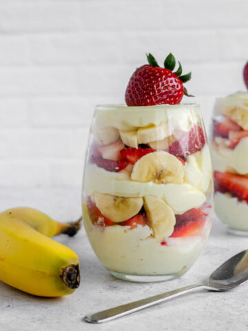 layered strawberry banana pudding