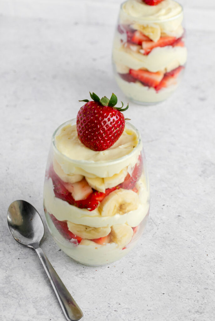 layered strawberry banana pudding
