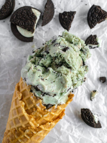 mint oreo ice cream in a waffle cone