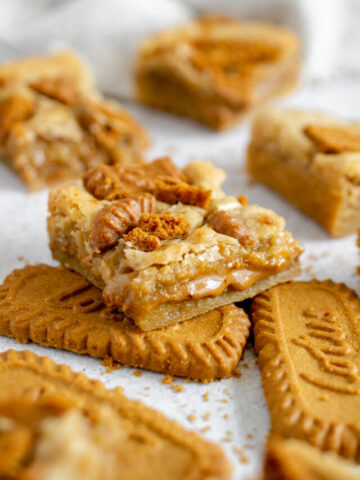 biscoff blondie on top of a biscoff cookie
