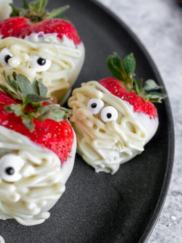 halloween stawberries mummy strawberries