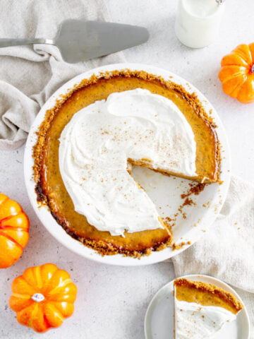 pumpkin pie with graham cracker crust