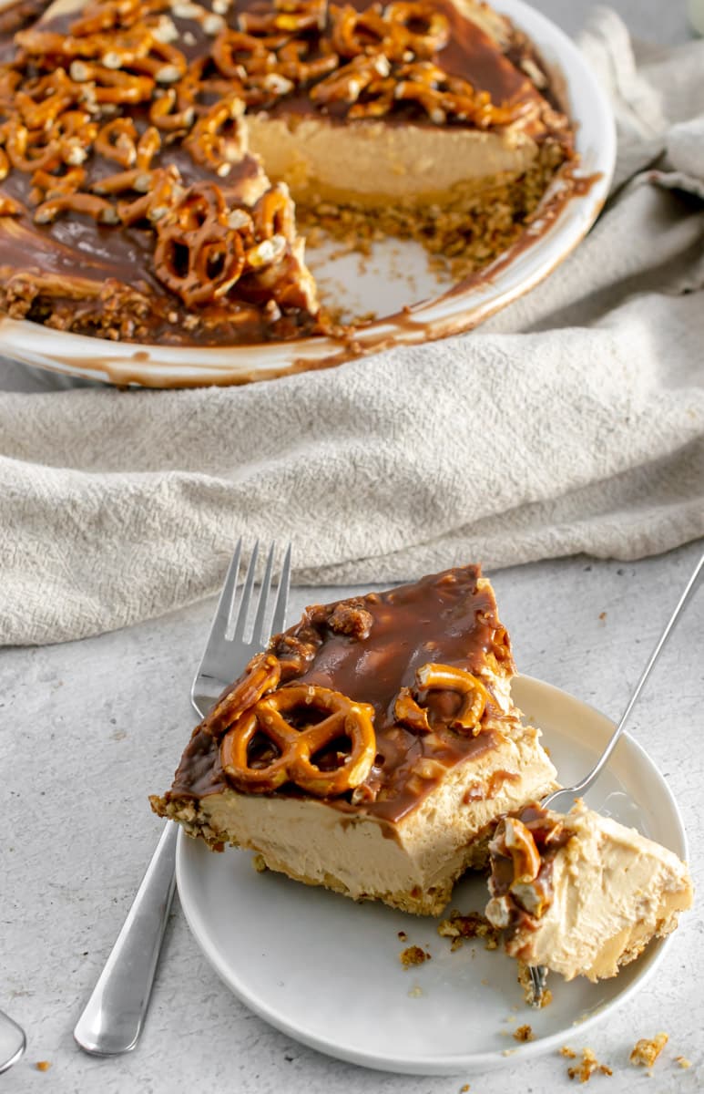 Peanut Butter Pretzel Pie fitandfull.ca