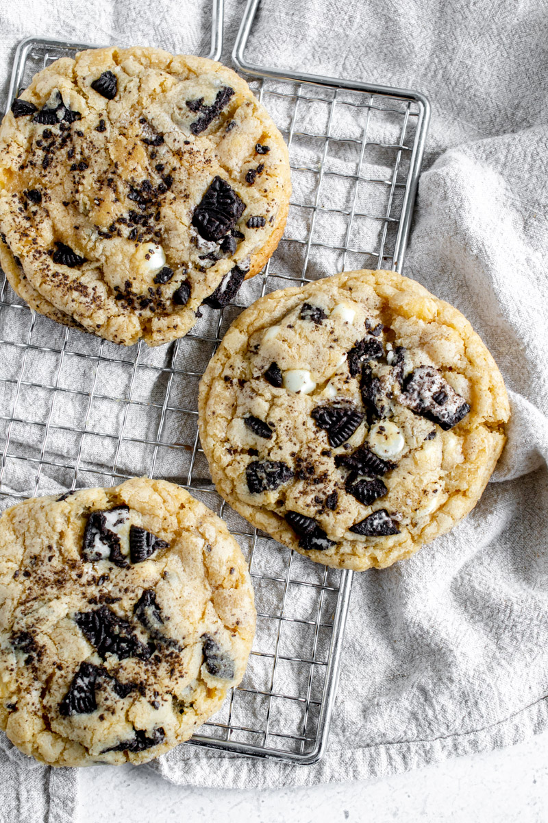 cookies and cream cookies on a cooling rack