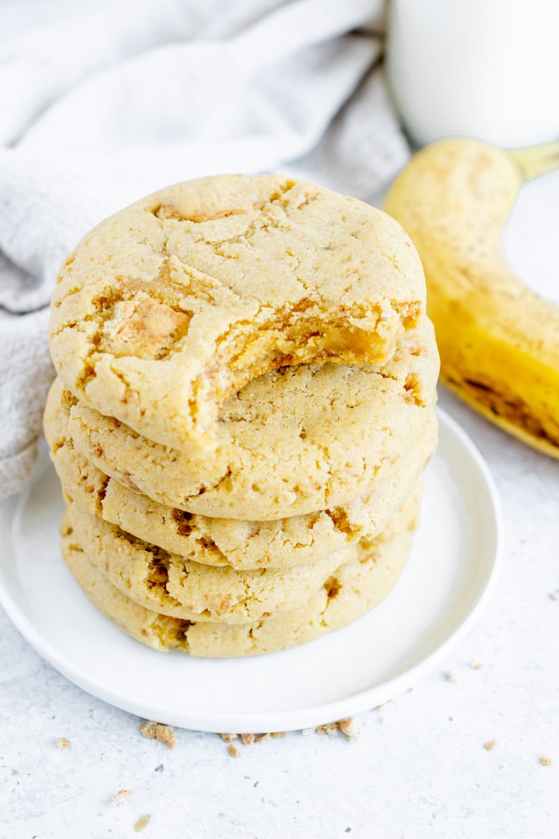 stack of banana pudding cookies